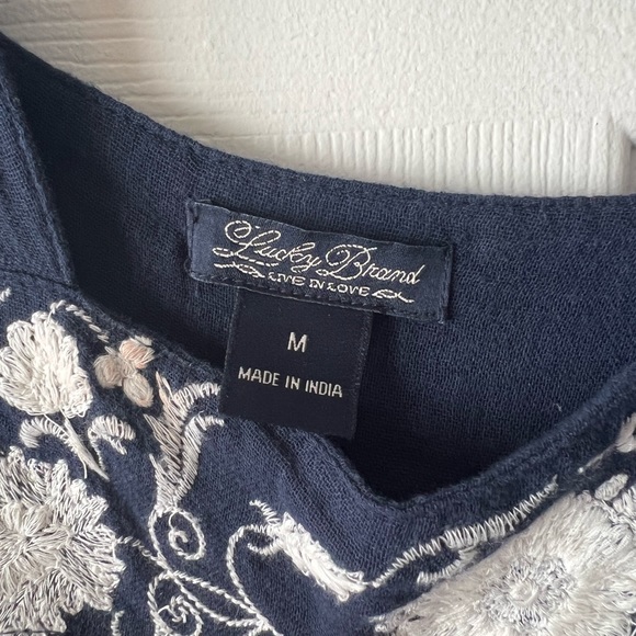 Lucky Brand Boho Navy and White Embroidered Top Size M - Picture 3 of 3